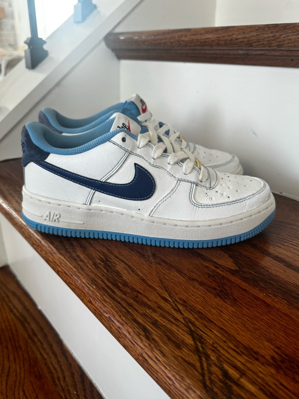 Nike White Low-Top Sneakers with Navy Swoosh & Light Blue Accents